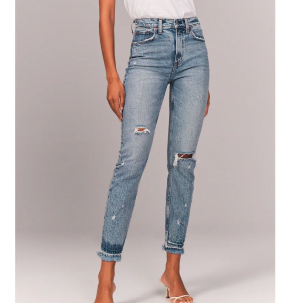 Abercrombie & Fitch "The Mom" High Rise Ripped Destroyed Jeans Size 30